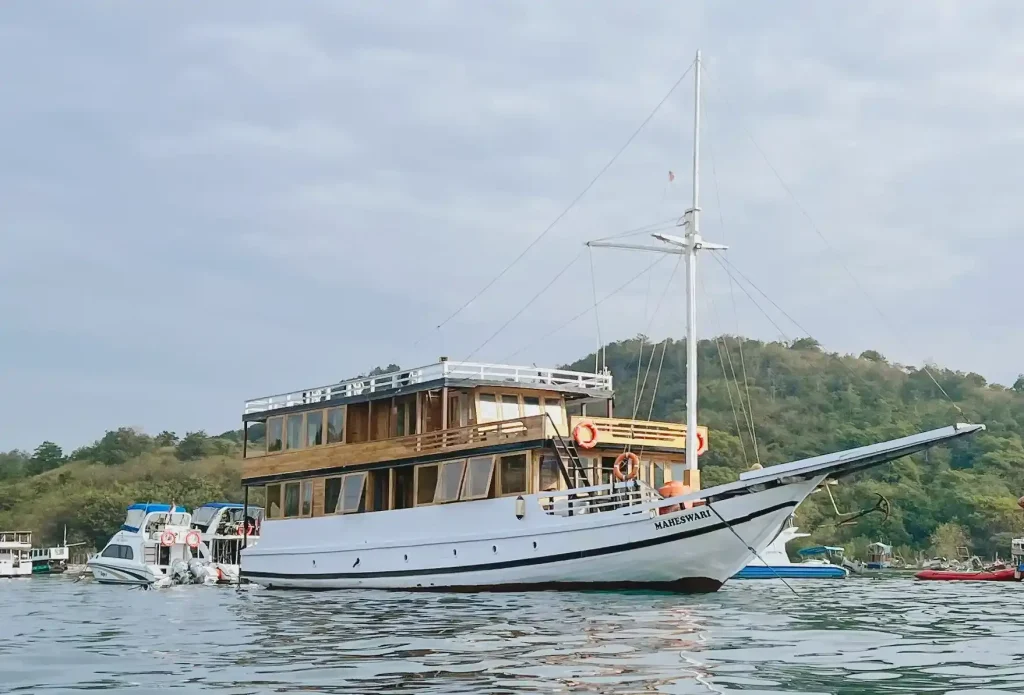 Maheswari Phinisi Exterior | Komodo Luxury