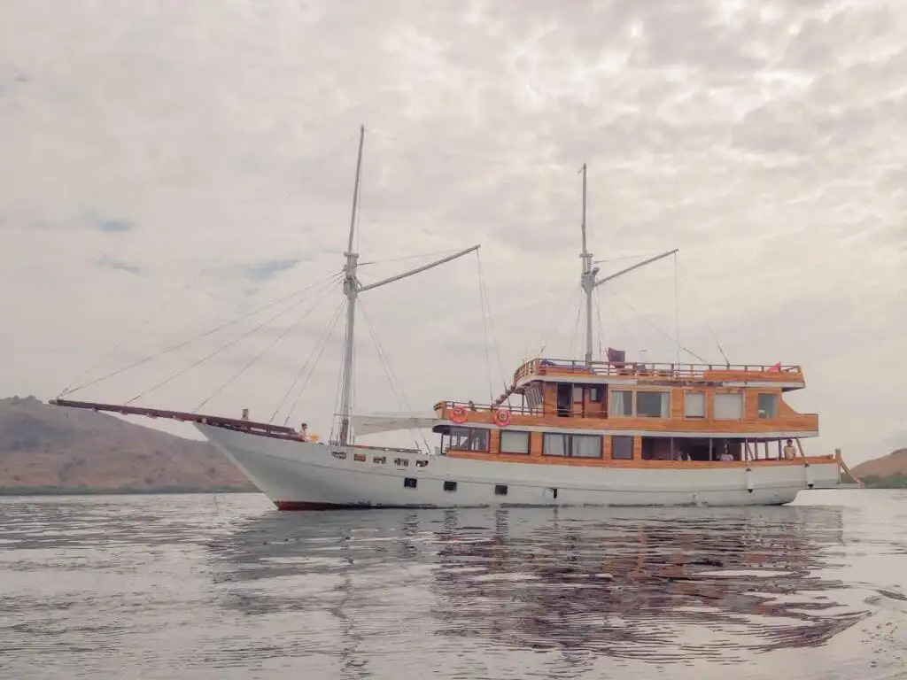The Yumana phinisi, a mid-size class vessel