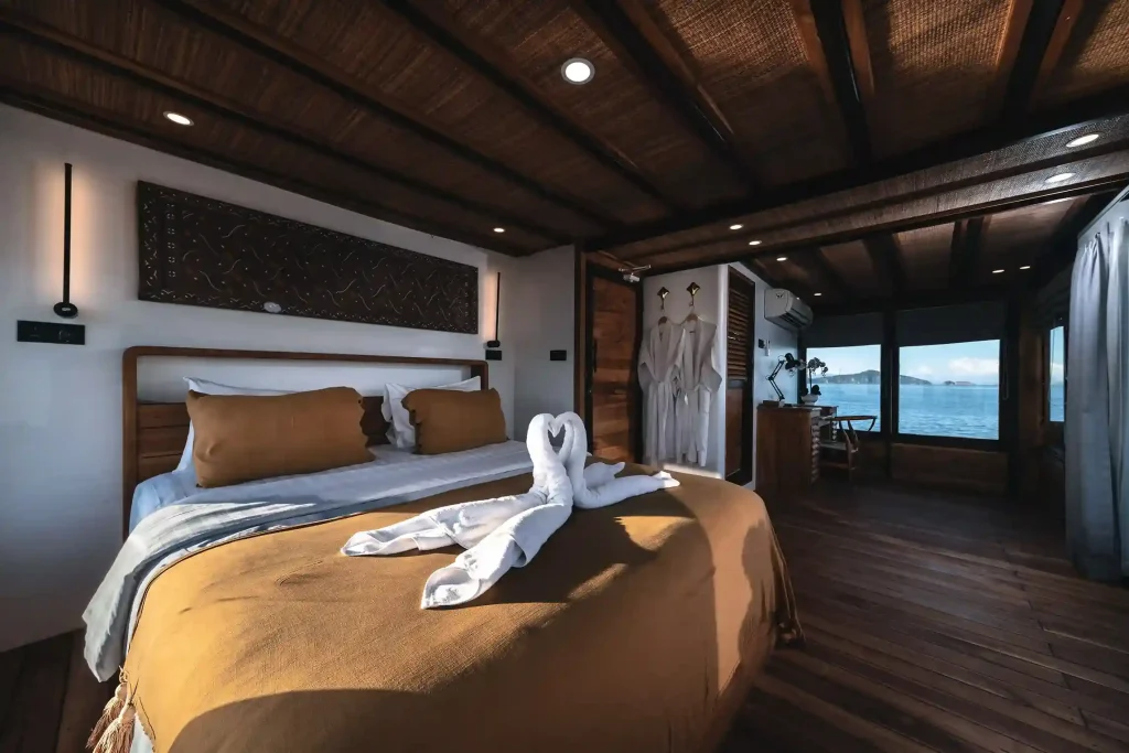 A guest cabin aboard the Elbark Cruise phinisi